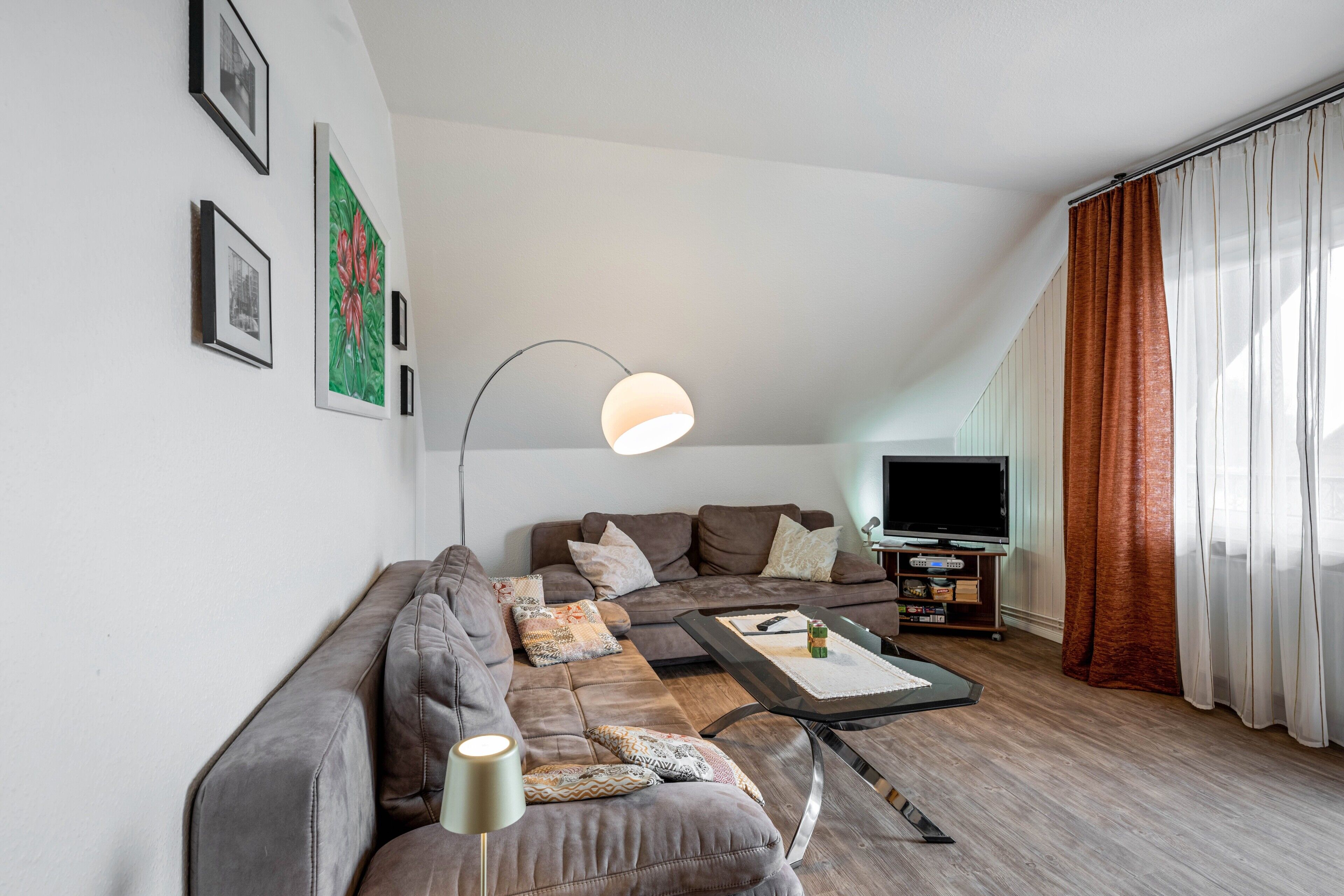 Fernseher, Stereoanlage