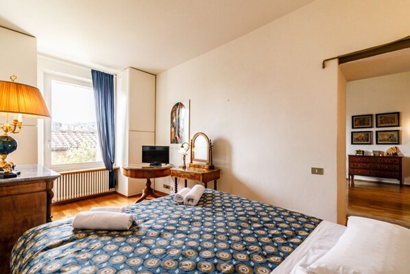 2 habitaciones, tabla de planchar con plancha, wifi y ropa de cama