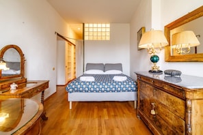 2 chambres, fer et planche à repasser, Wi-Fi, draps fournis