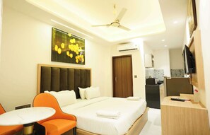 Executive Room | Desk, soundproofing, free WiFi, bed sheets