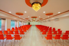 Banquet hall - Itsy Hotels Aaditya Inn Tathawade (Paud)