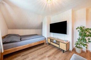 2 bedrooms, free WiFi, bed sheets