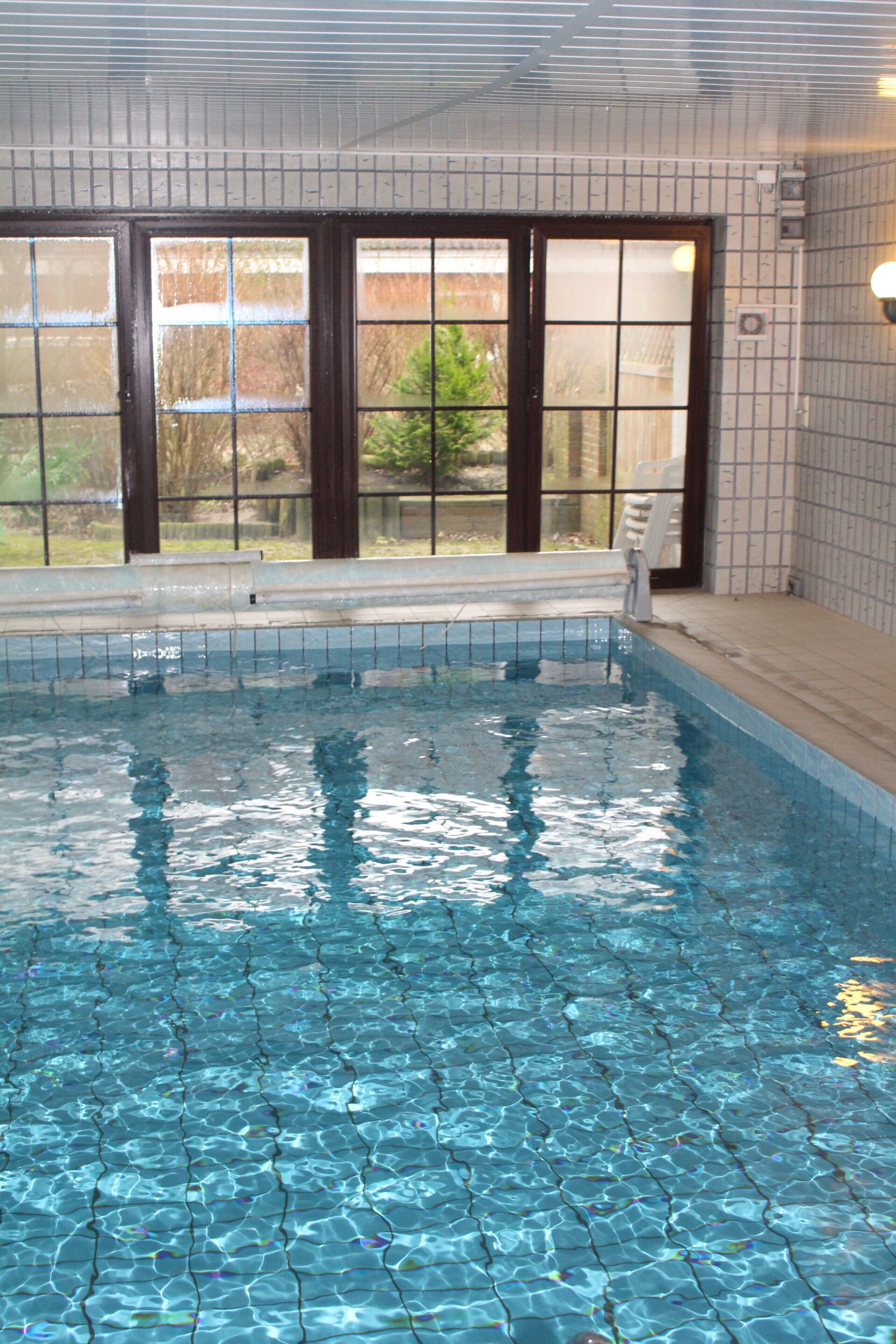 Una piscina techada, una piscina climatizada