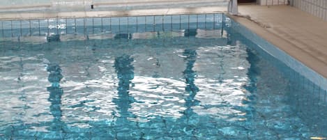 屋内プール、温水プール