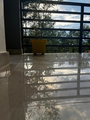 Fassade der Unterkunft – Abend/Nacht