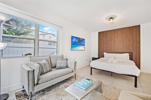 Iron/ironing board, WiFi, bed sheets - Designer Studio | Close to Wynwood | Design District  | Downtown (Miami)