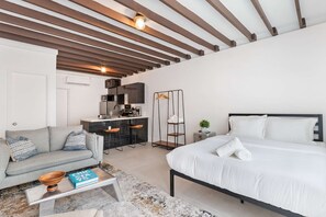 Iron/ironing board, WiFi, bed sheets