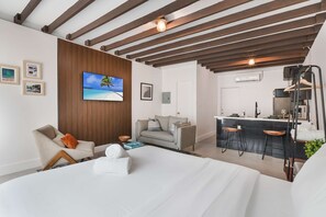 Iron/ironing board, WiFi, bed sheets