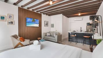 Iron/ironing board, WiFi, bed sheets