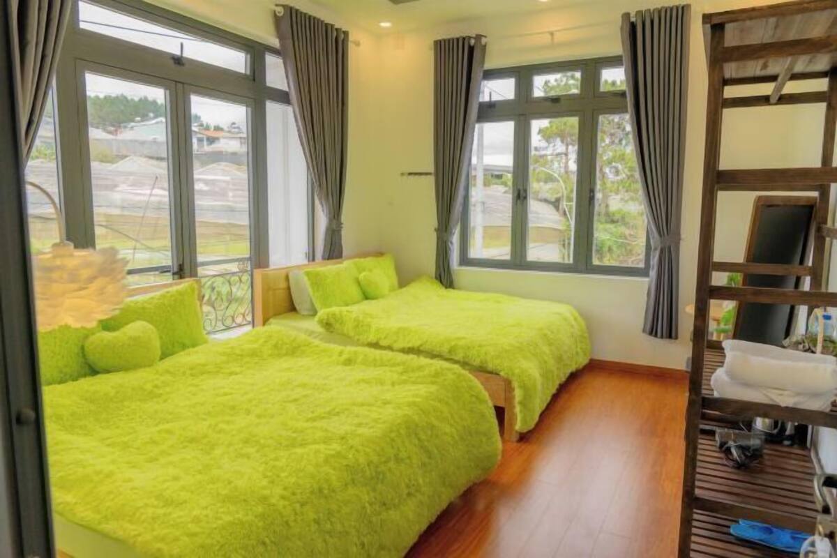 Free WiFi, bed sheets