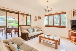 Smart-tv och eldstad