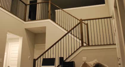 Charming Suite in a Spacious Shared Home in Fishers – Utilities included