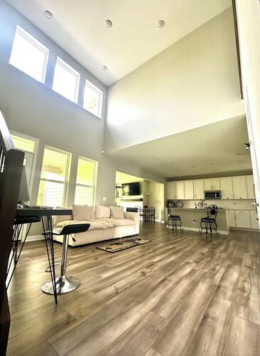 Charming Suite in a Spacious Shared Home in Fishers – Utilities included