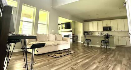 Charming Suite in a Spacious Shared Home in Fishers – Utilities included