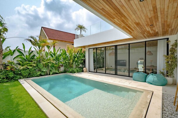Luxury Villa, 2 Bedrooms, Patio, Pool View | Private pool - Loona Palm Villas Canggu (Canggu)