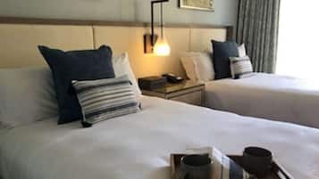 Desk, iron/ironing board, WiFi, bed sheets