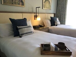 デスク、アイロン / アイロン台、WiFi、ベッドシーツ