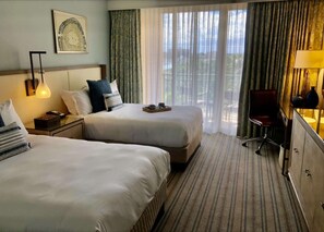 Skrivebord, strykejern/-brett, wi-fi og sengetøy