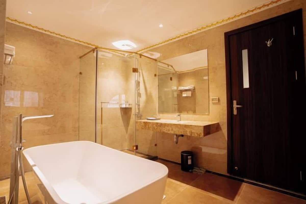 Bathroom | Separate bathtub and shower, free toiletries, hair dryer, slippers