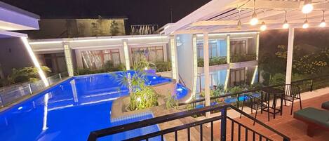 2 piscine all'aperto