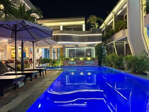 2 albercas al aire libre 