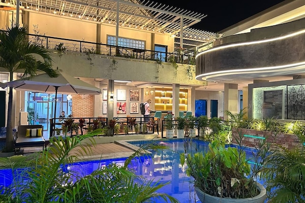 2 outdoor pools