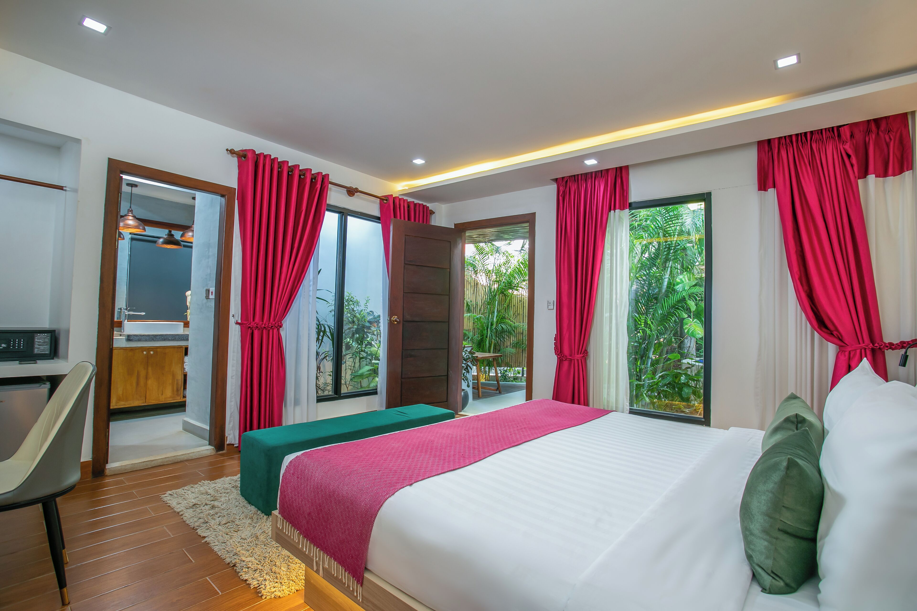 Minibar, in-room safe, free WiFi, bed sheets