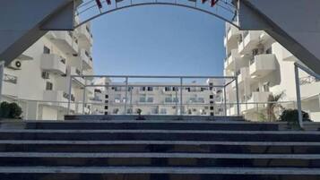 Studio, 1 chambre, accessible aux personnes Ă mobilitĂ© rĂ©duite, fumeurs | EntrĂ©e de lâhĂ©bergement