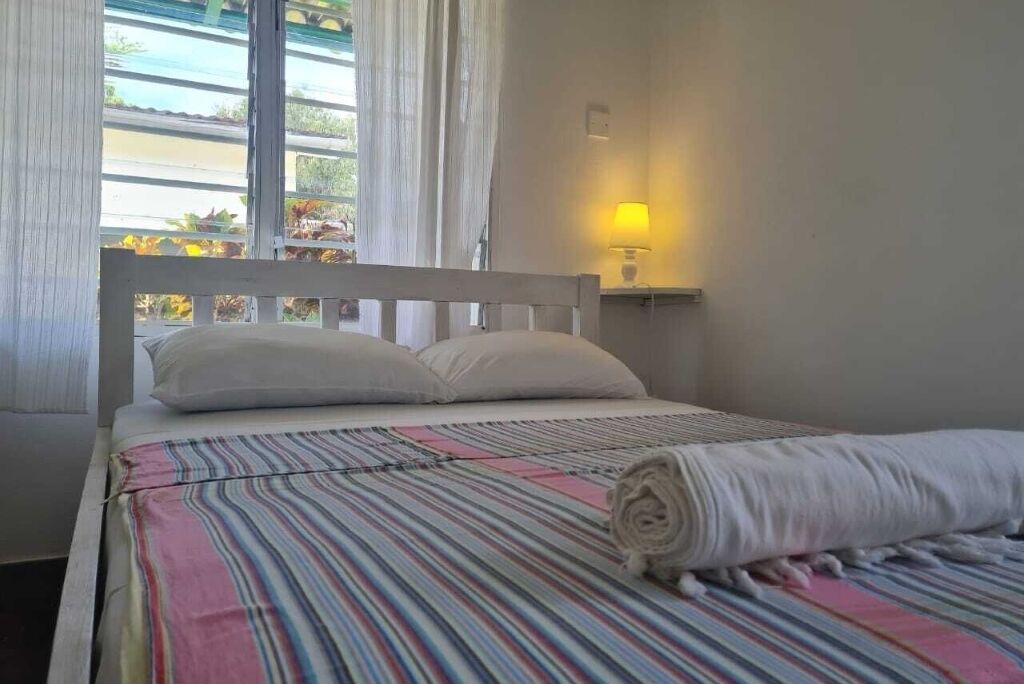 2 bedrooms, iron/ironing board, WiFi