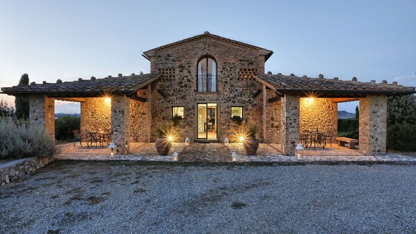 Villa | 4 bedrooms - Casale Fienile 8 Emma Villas (Lajatico)