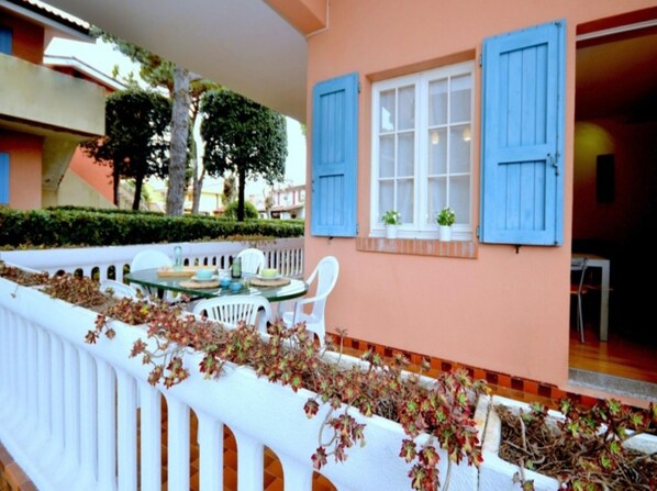 屋外ダイニングエリア