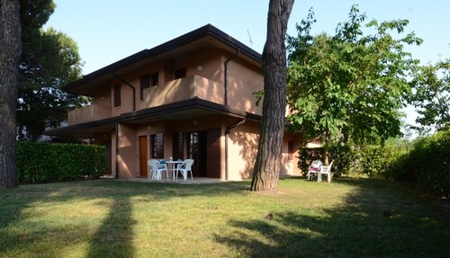 Stylish villa with communal garden