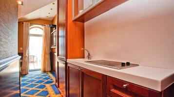 Réfrigérateur, plaque de cuisson, cafetiÚre/bouilloire