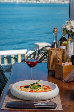 Outdoor dining - Sea view studio with balcony and private beach (Tivat)