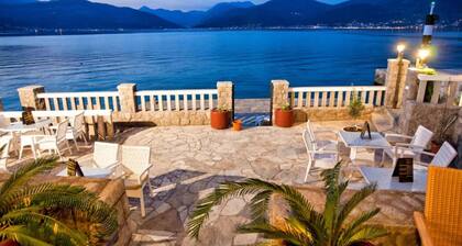 Ground floor apartment, private beach and seaview