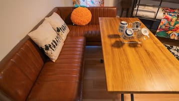 Comfort Condo, Balcony | In-room dining