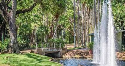 Cityside Hideaway Pool - Workstation - Markets
