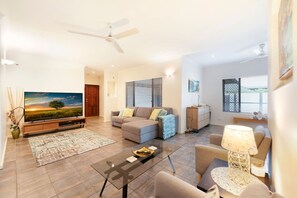 House - Cityside Hideaway Pool - Workstation - Markets (Parap)