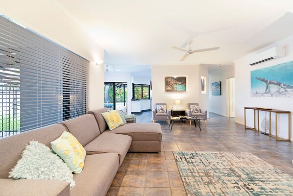 House - Cityside Hideaway Pool - Workstation - Markets (Parap)