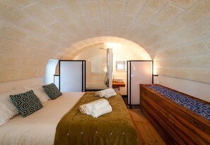 2 bedrooms, iron/ironing board, travel crib, free WiFi - Villa in Cisternino with 3 bedrooms sleeps 6 (Cisternino)