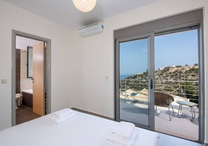 2 bedrooms, iron/ironing board, travel crib, free WiFi