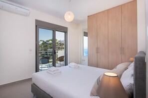 2 slaapkamers, een strijkplank/strijkijzer, reisbedje, gratis wifi