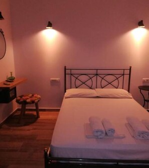 In-room safe, iron/ironing board, free WiFi - Black Beach Village (Santorini)