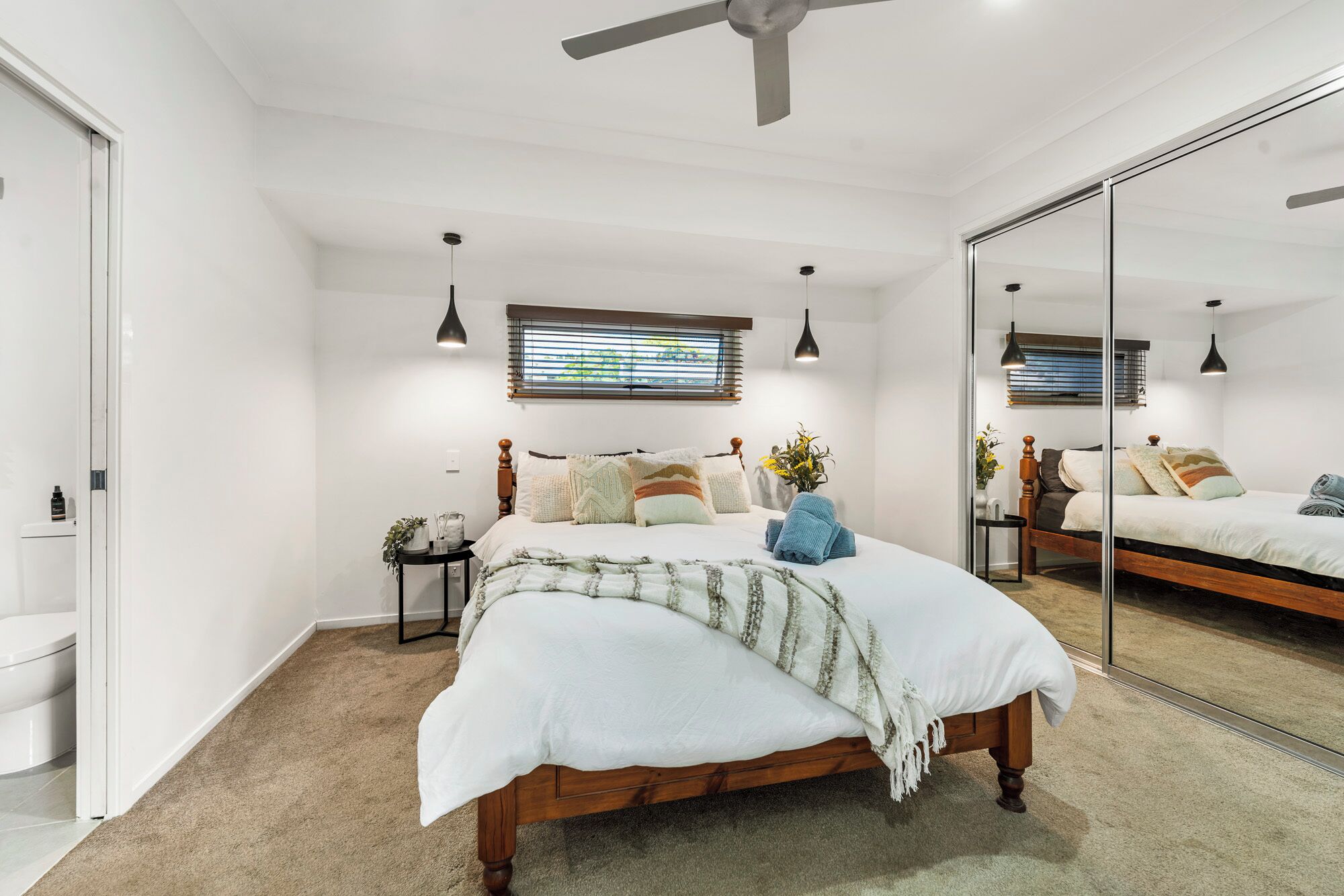 4 makuuhuonetta, silitysrauta/-lauta, vauvan matkasänky, Wi-Fi