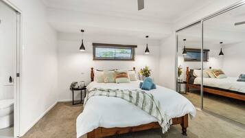 4 slaapkamers, een strijkplank/strijkijzer, reisbedje, wifi