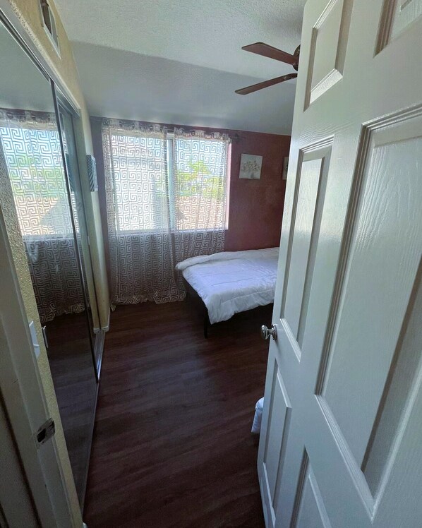 4 bedrooms, desk, iron/ironing board, WiFi