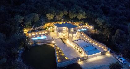 Paradise Villa I with 3 bedrooms and a pool