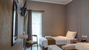 Habitación Deluxe con 1 cama doble o 2 individuales, vistas al jardín | Escritorio, wifi gratis, ropa de cama