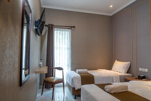 A hotel room with two beds, a desk, a chair, and a large mirror. - WAKAYAPA Syariah Residence (Kelapa Dua)