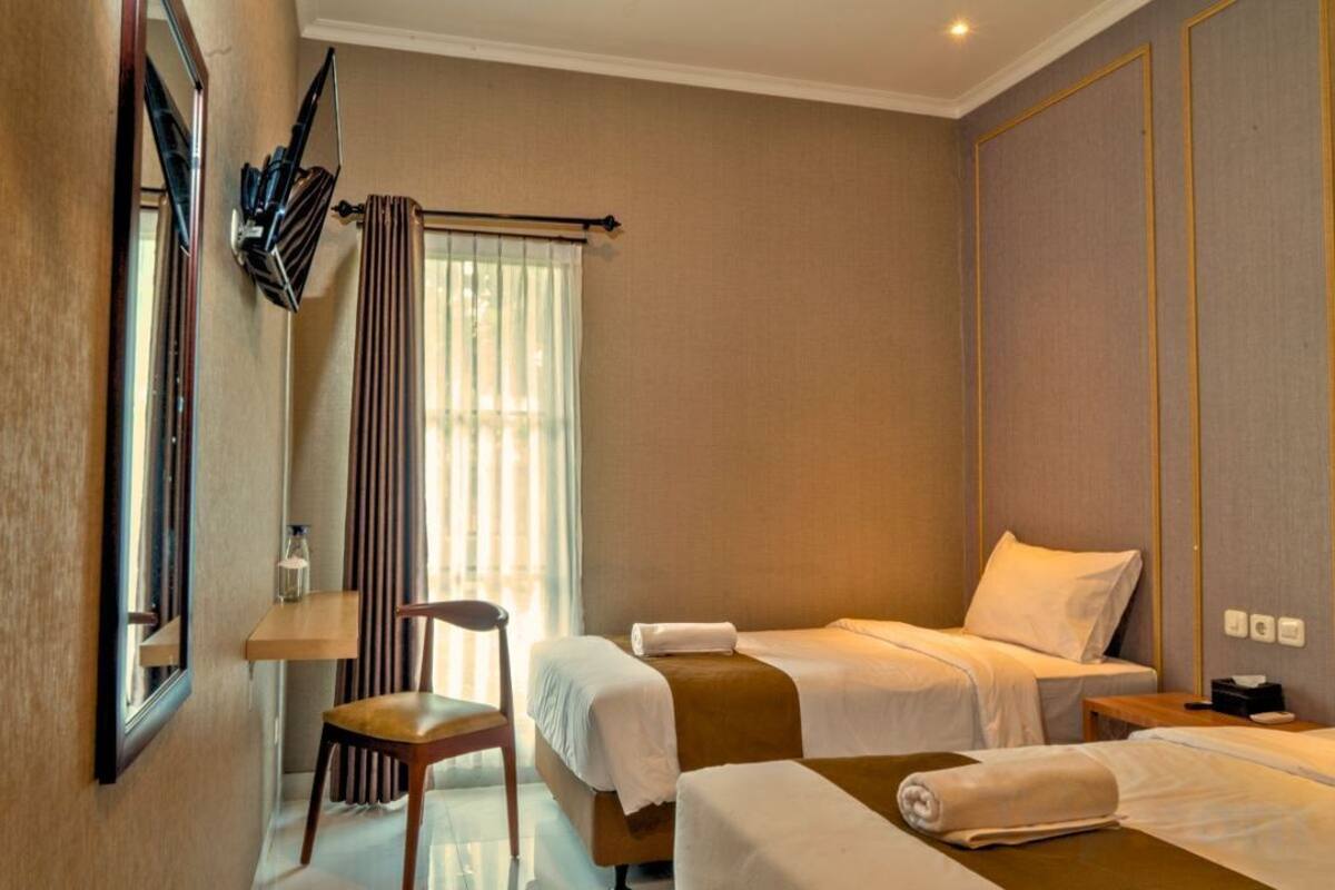 Superior Double or Twin Room, Garden View | Desk, free WiFi, bed sheets